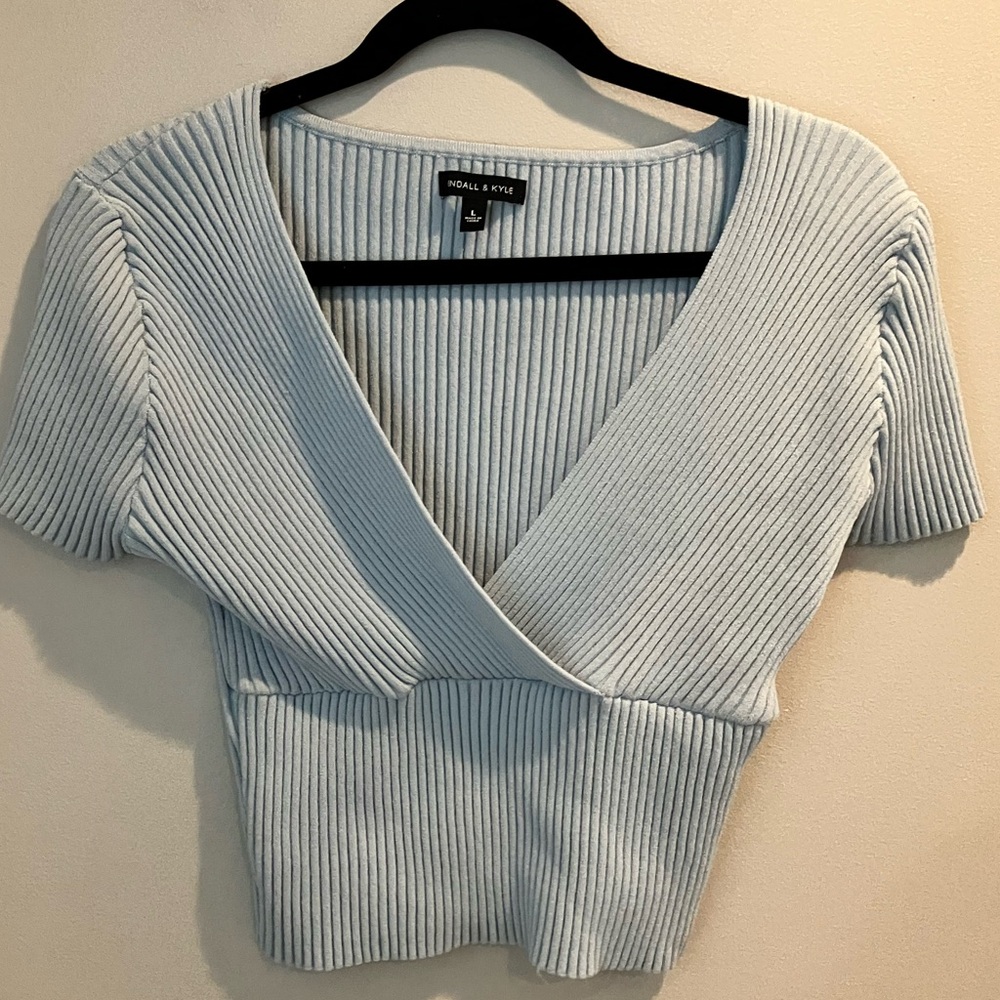 Kendall & Kylie stretchy ribbed baby blue wrsp short sleeve top
Size Large
